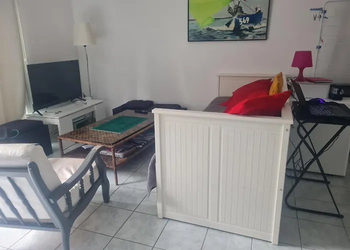 Petite Maison Du Samedi Au Samedi Holiday home *